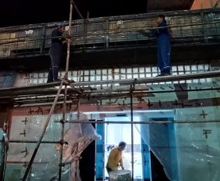 تلاش شبانه روزی شهرداری خارگ در جهت افتتاح پروژه شهر بازی مسقف