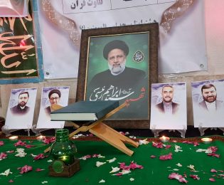 اولین سالگرد شهدای خدمت در مسجد امیر المؤمنین (ع) شهر خارگ برگزار شد