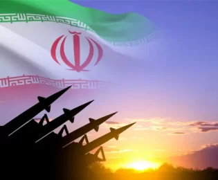 شهردار و رئیس شورای اسلامی شهر خارگ از دلاوری و رشادت نیروهای نظامی انتظامی ، سپاه و بسیج و همراهی مردم ،مدیران و مسئولان شهر خارگ تقدیر کردند