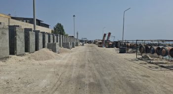 نایب رئیس شورای شهر خارگ، از توقف طولانی‌مدت پروژه ساماندهی انبارهای صیادی جزیره خارگ انتقاد کرد