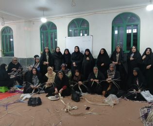 از نخل تا هنر، از هنر تا بازار ، طرح توانمندسازی بانوان جزیره خارگ با دوره حصیربافی کلید خورد